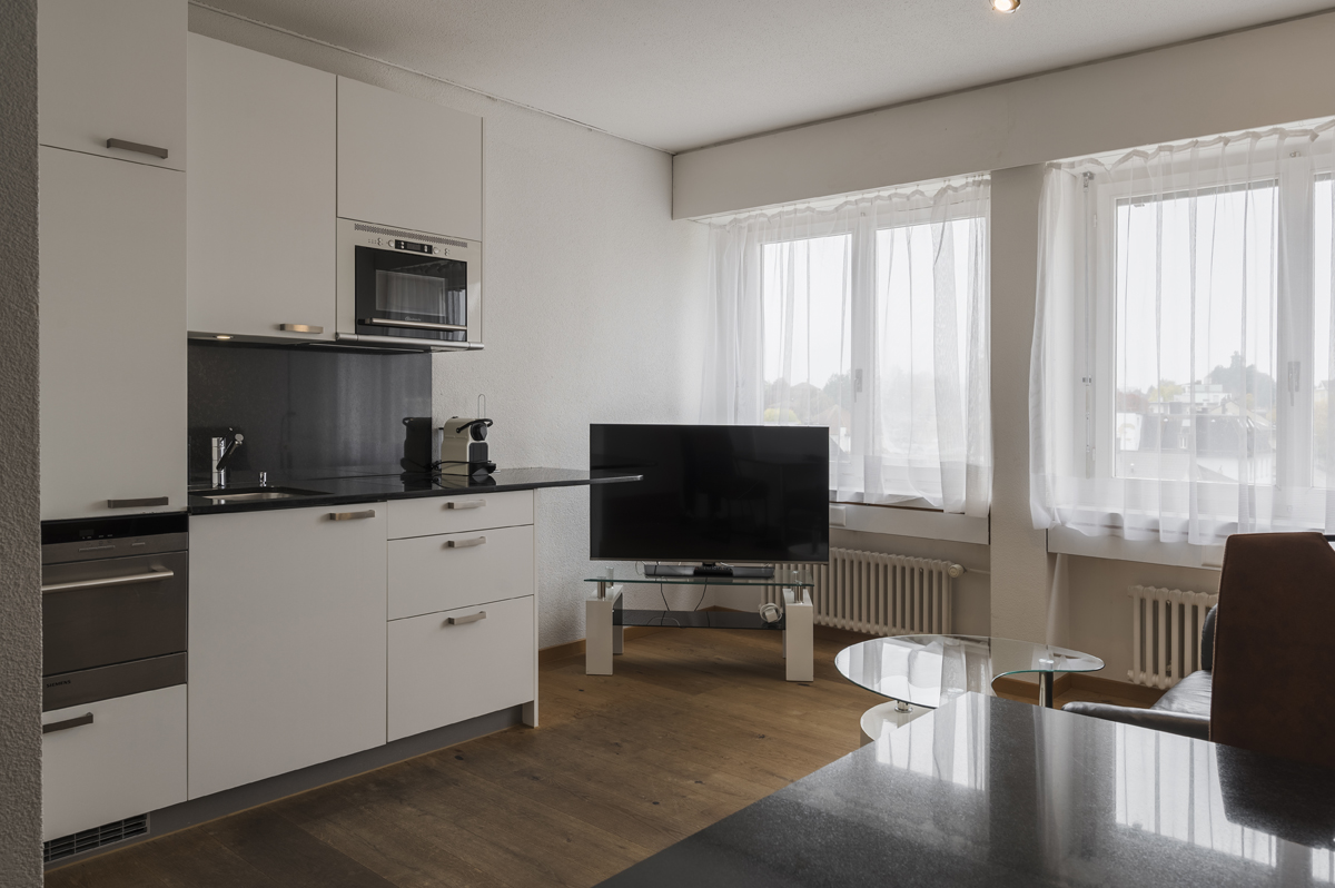 Amanthos Living Solothurn - Modern equipped kitchen in Grenchen apartment