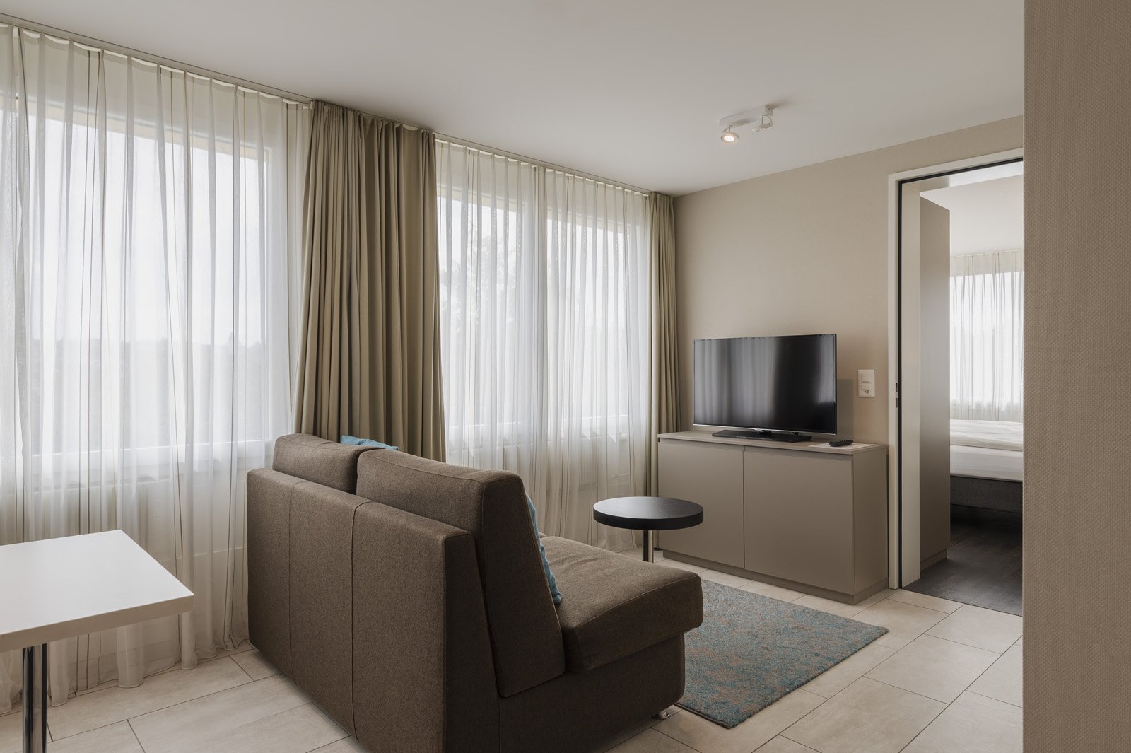 Amanthos Living Zurich Airport - Modern serviced apartment with fully equipped kitchen